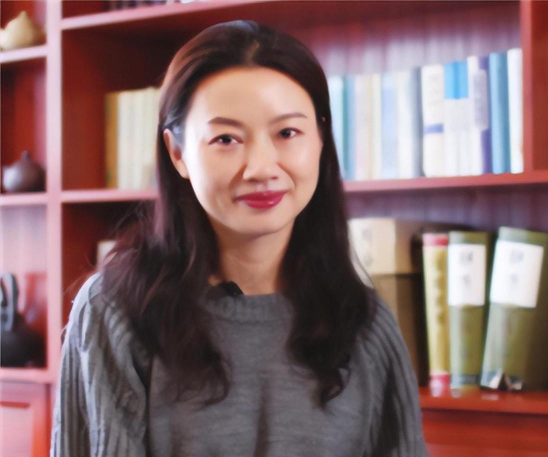 名校美女教授杨雨:我和李清照一样,"好酒,好赌还好色"
