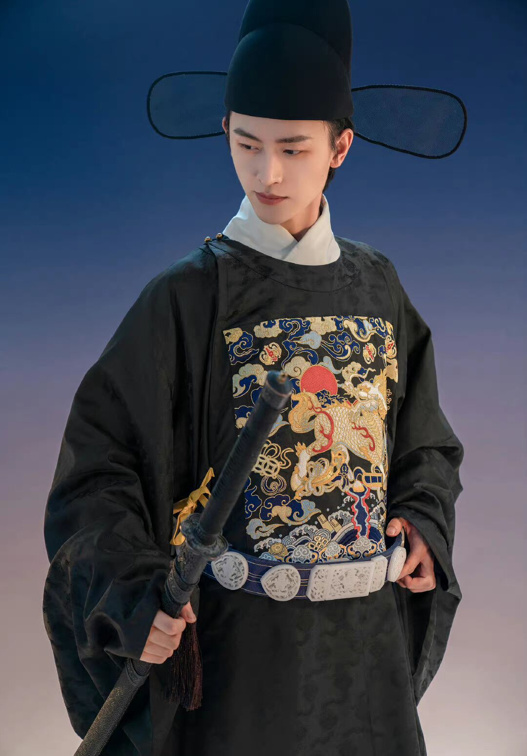 "汉服男装"火出圈!原来汉服也很适合男人穿,儒雅又帅气