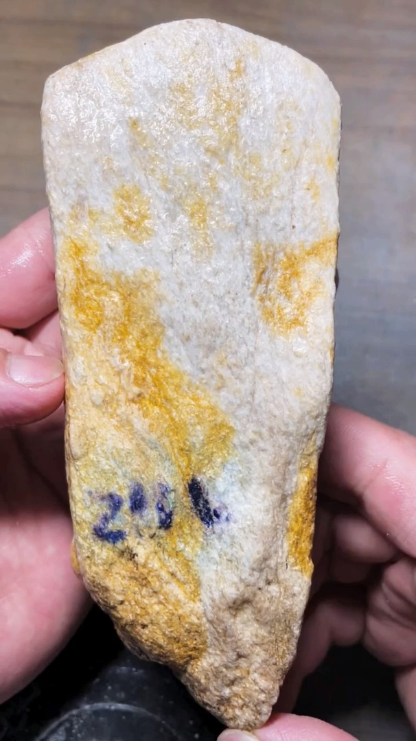 3万买的一块老木那翡翠原石,切出四条冰味十足飘花首饰!