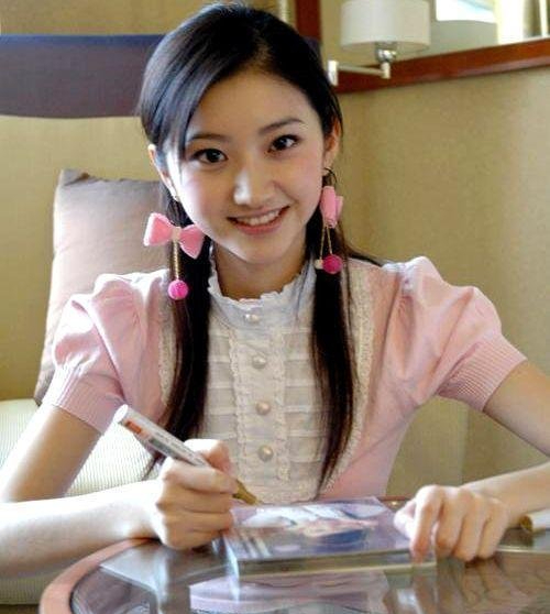 大学时期的景甜好漂亮啊!一看就是富养的千金大小姐,贵气十足