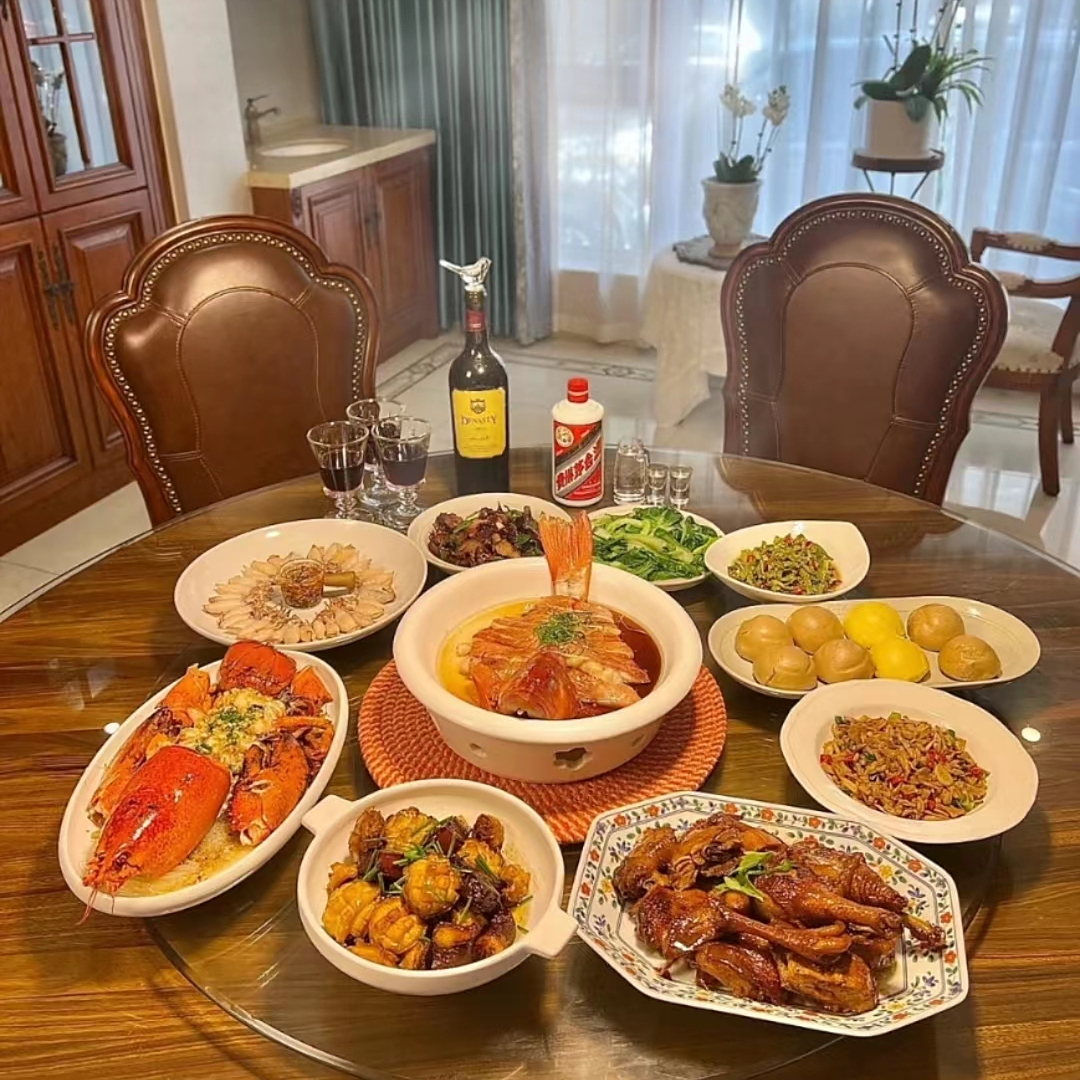 男子朋友吃饭,做了一桌子菜,晒朋友圈火了,网友:好想来蹭饭