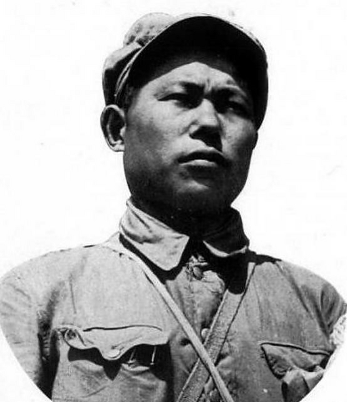 1951年,为了炸毁敌人的坦克,李光禄把爆破筒的导火索剪去了老大一截