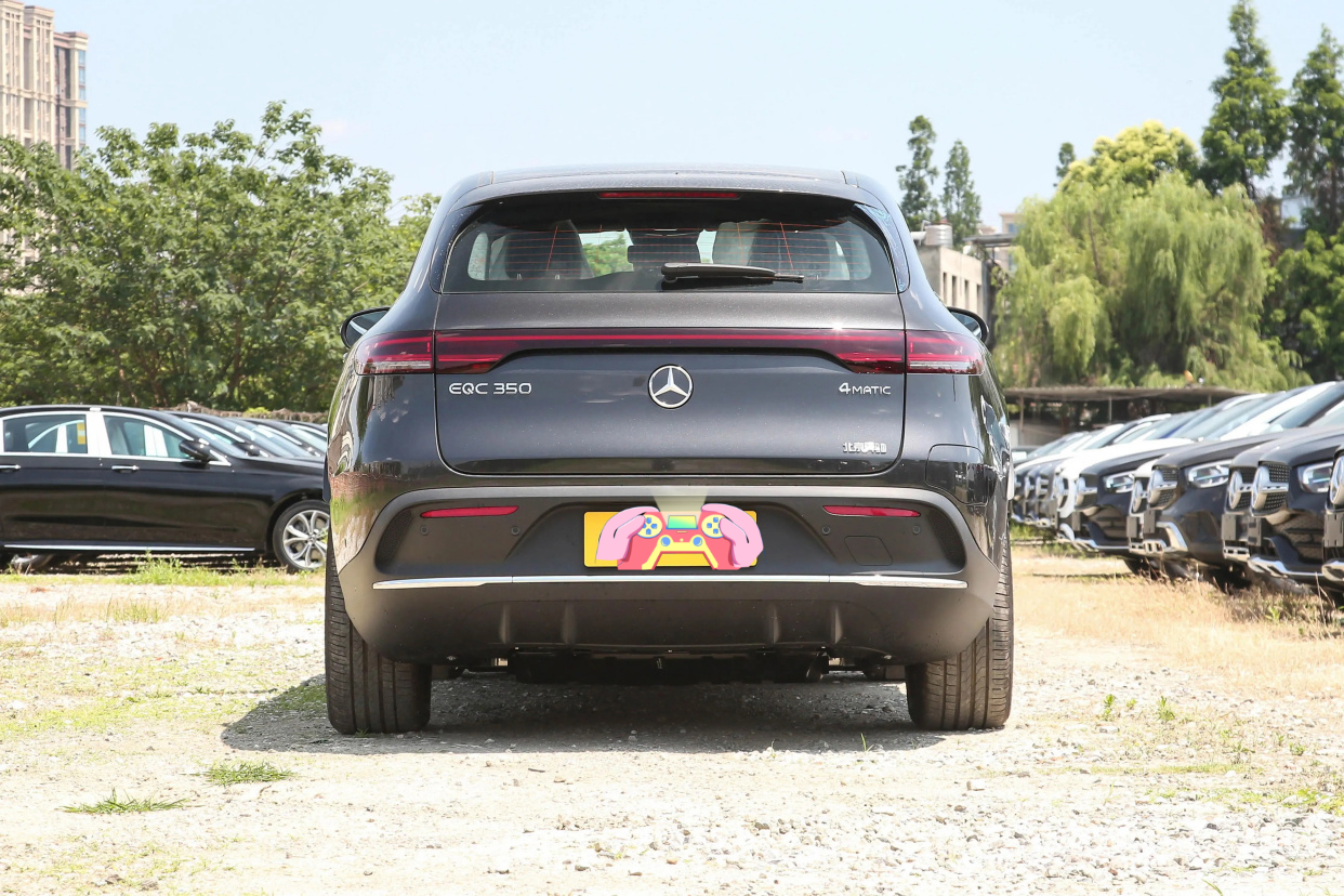 奔驰eqc,中型suv,286马力 电动四驱,内饰讨喜,最高降幅20万