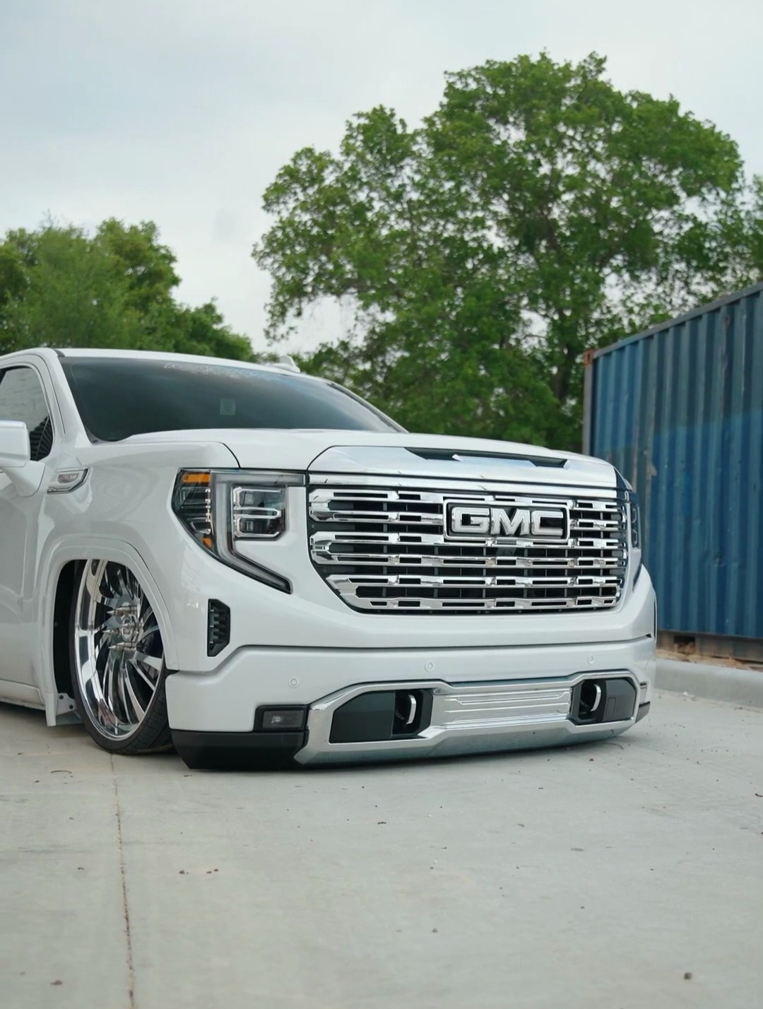 2023gmc denali皮卡低趴造型-度小视