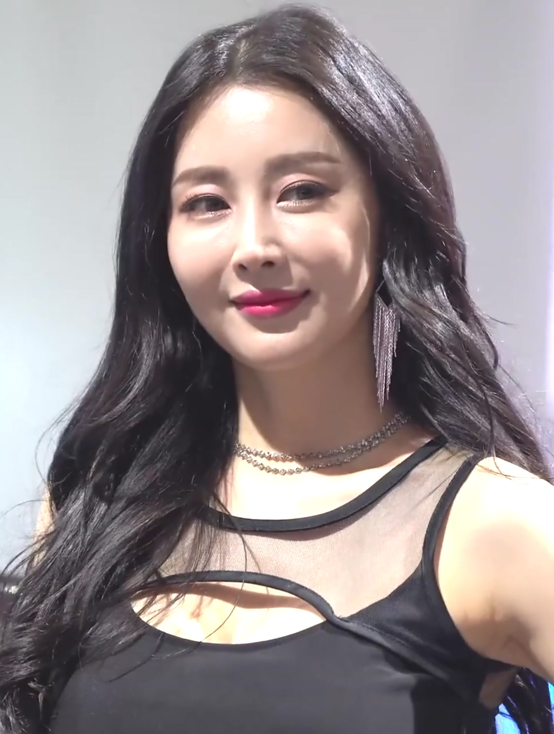 韩国模特恩斌车展秀第四十八弹颜值与身材都很赞魅力四射