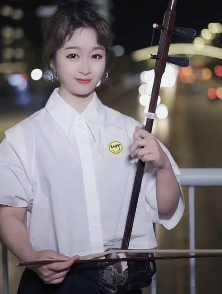 二胡演奏《乘风破浪向你飘》