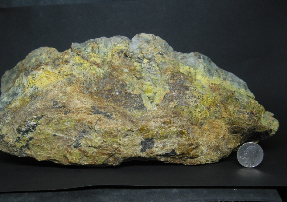 铀矿石图片 baijiahao.baidu.com