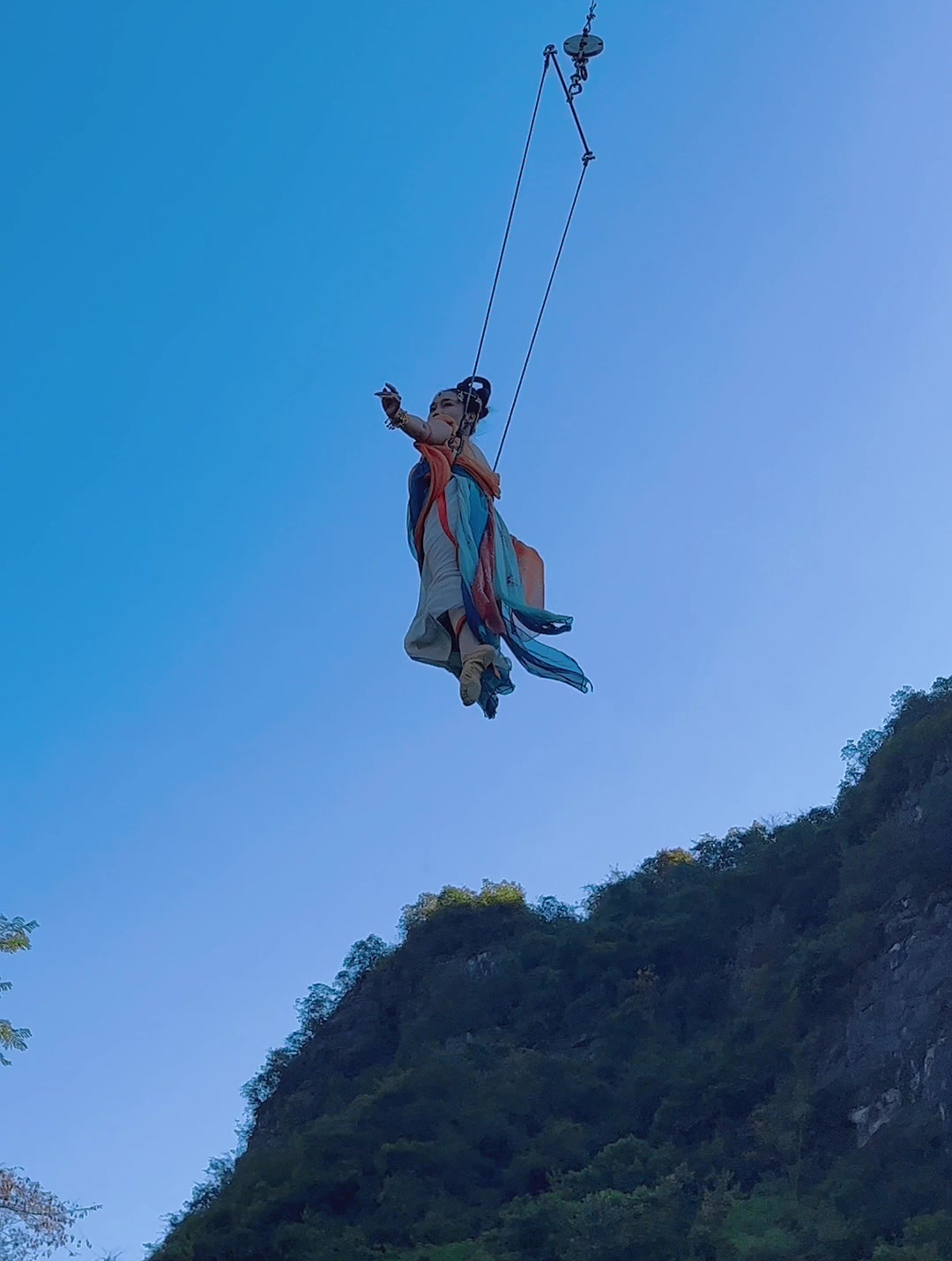 穿汉服吊威亚化身飞天仙女体验一回武侠梦广袖长裙乘风飞仙子