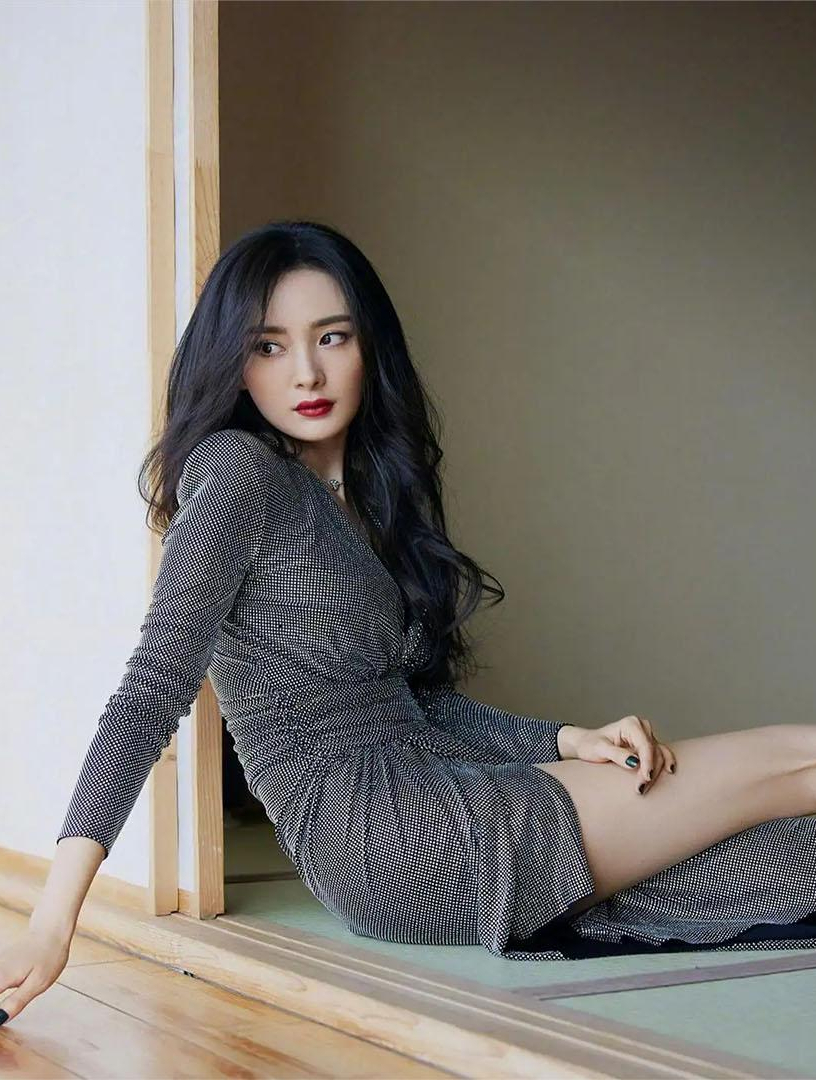 36岁杨幂被拍,当镜头放大十倍后,终于可以信任男人的审美了