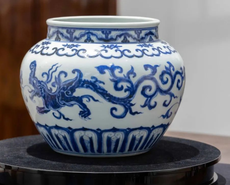 5分钟瓷器学堂|刘銮雄收藏 举世无双的永乐青花夔龙罐
