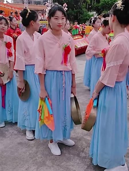 谷饶镇大坑村民俗文化八音队小锣妹陈耿华甜蜜蜜李宁民俗记录-度小视