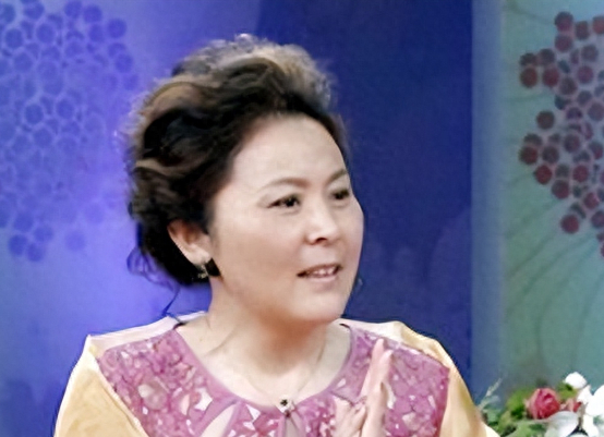 昔日上影厂花旦陈鸿梅父亲早逝嫁给高干子弟的她如今幸福