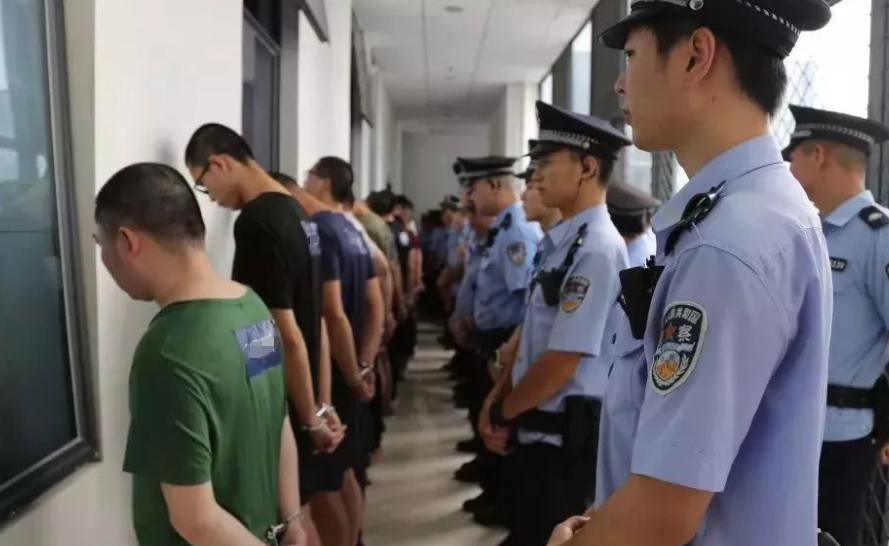 手段致人重伤造成严重残疾的,处十年以上有期徒刑,无期徒刑或者死刑