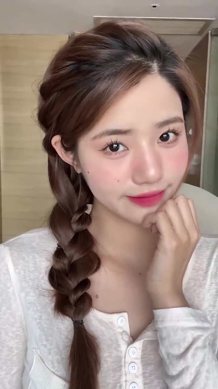 明星同款发量翻倍的侧麻花辫!氛围感get-度小视