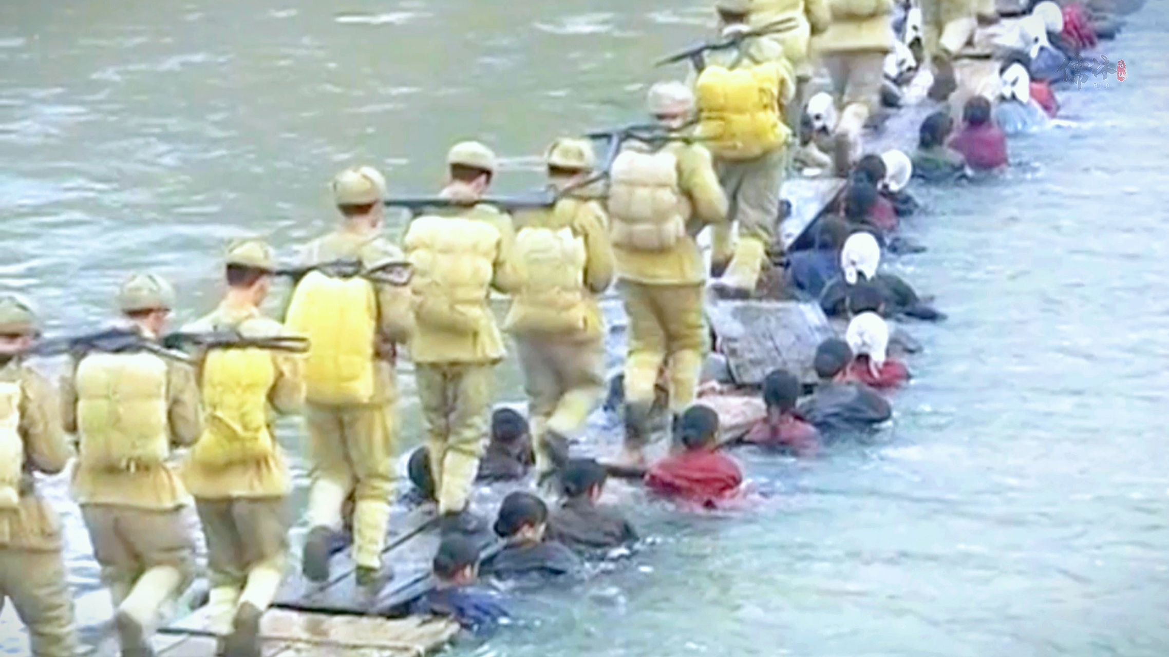 孟良崮战役,32名沂蒙山女人搭桥成为了真正的"肉桥",他们用自己的身体