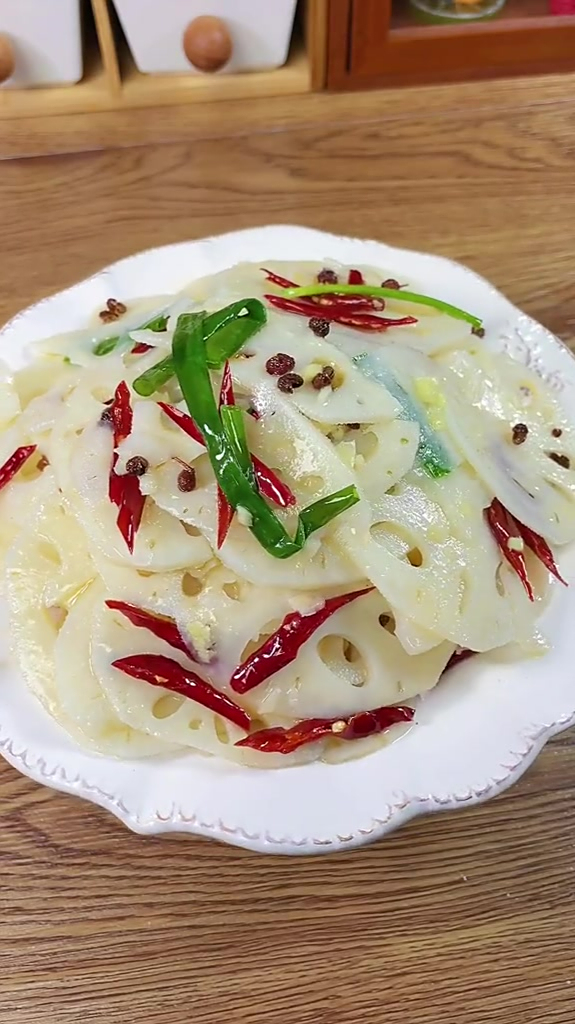 炝拌莲藕怎么做才又脆又白又好吃呢