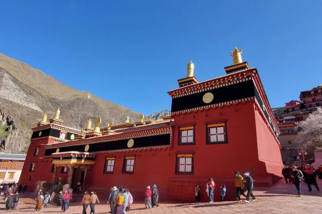 四川有座寺院,被誉为"藏族文化百科全书",却少有游客