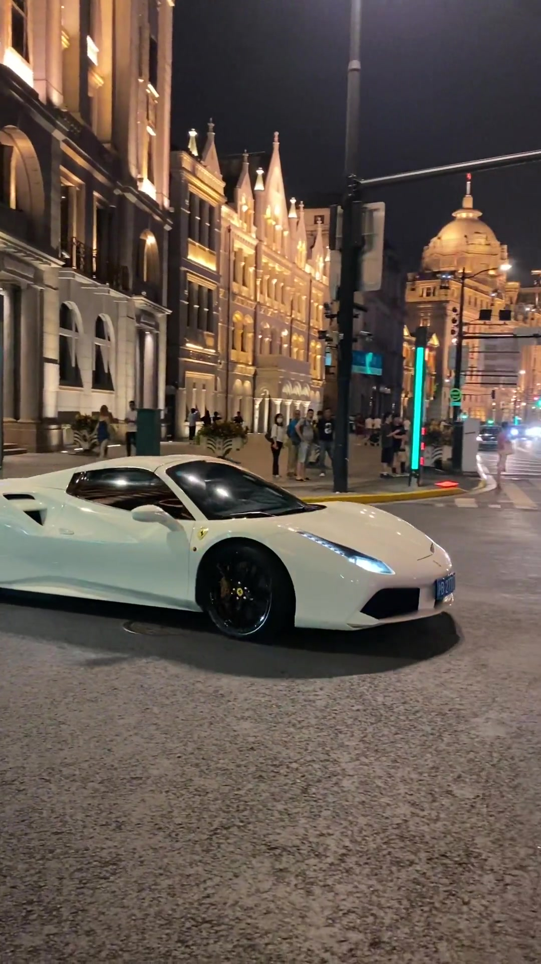 当法拉利遇到兰博基尼大牛回头率爆表-度小视