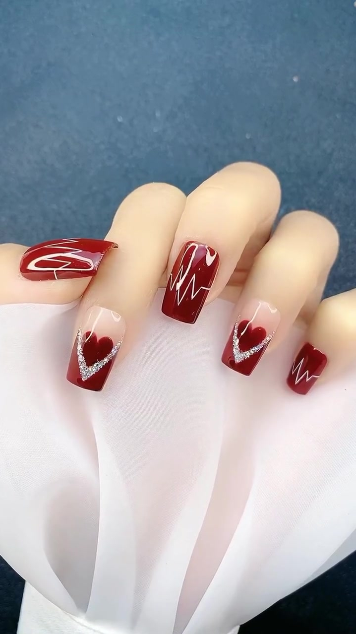 红黑撞色美甲超火