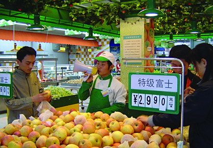 明明工资不高,休息也不多,可为什么应聘超市营业员的人那么多?