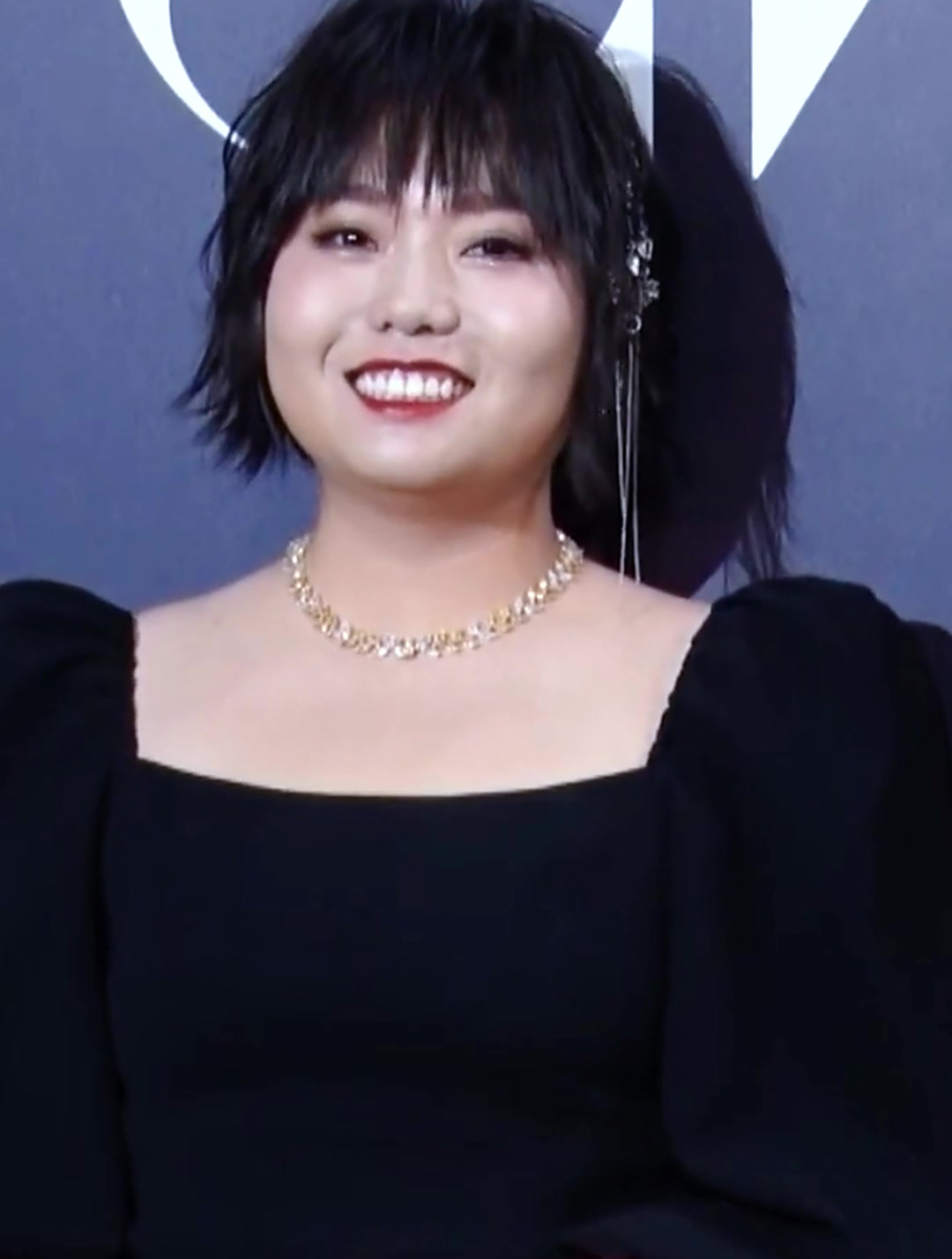 李雪琴烟熏妆走红毯,网络红人成功转型脱口秀演员,厉害了