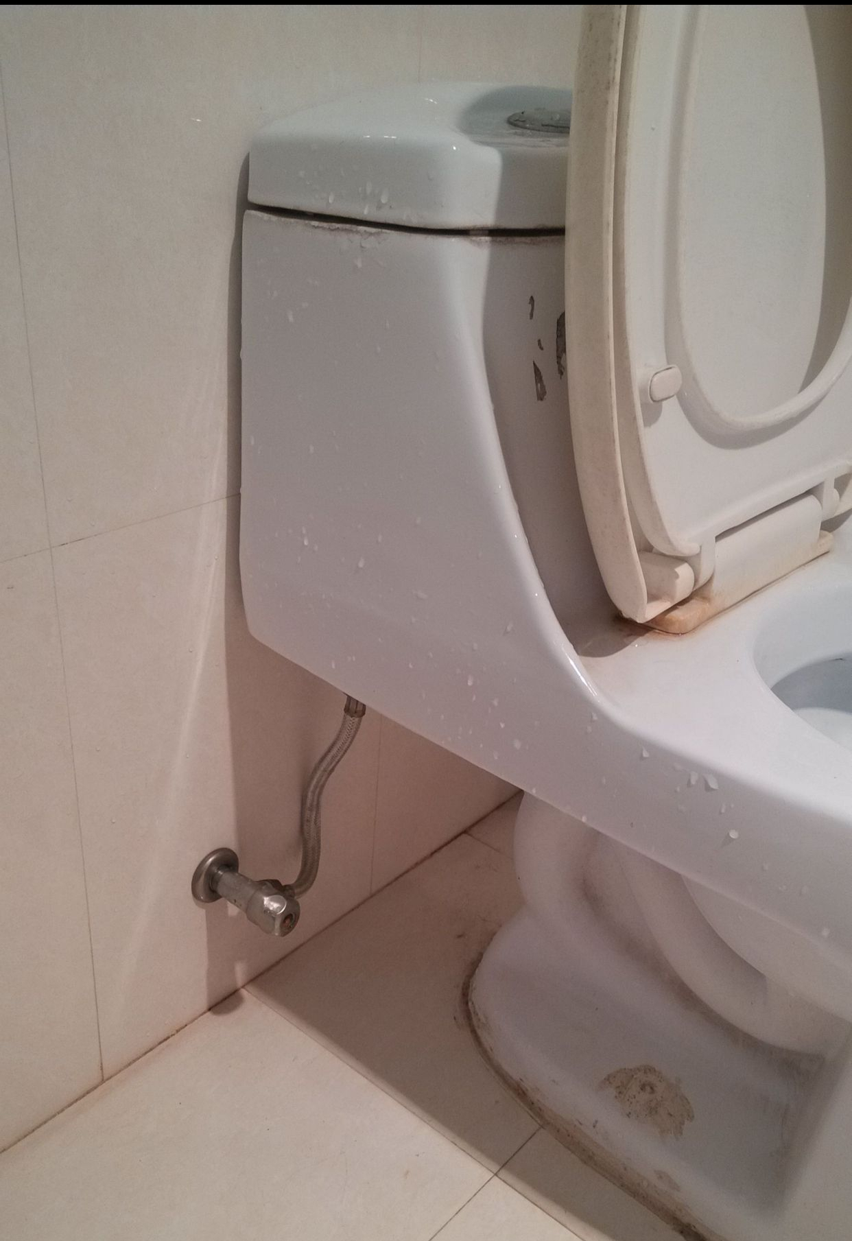 马桶进水口应该在哪一侧?为什么多数是在左侧?