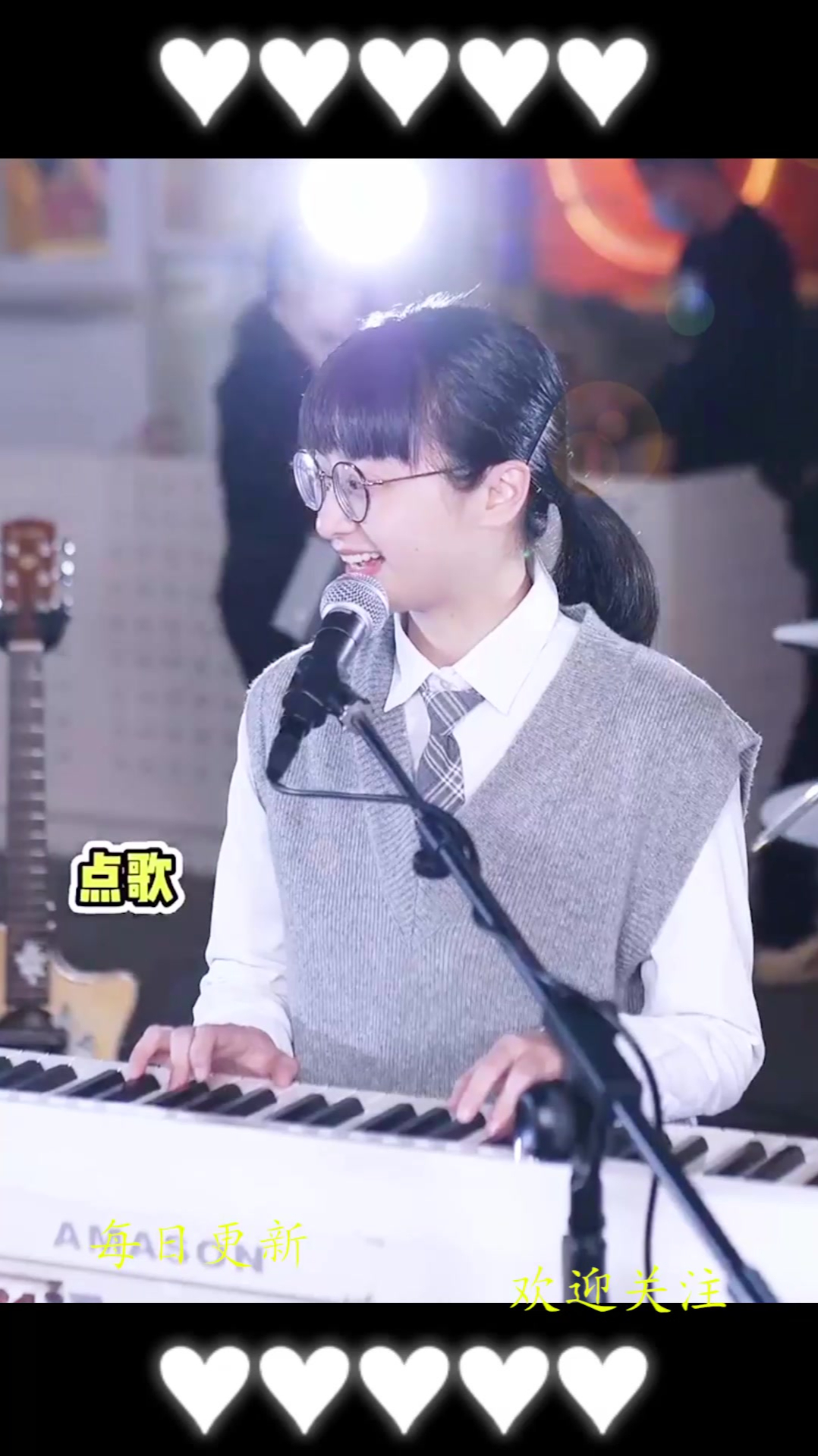 小姑娘街头点歌美女一开口这嗓音真是太好听了