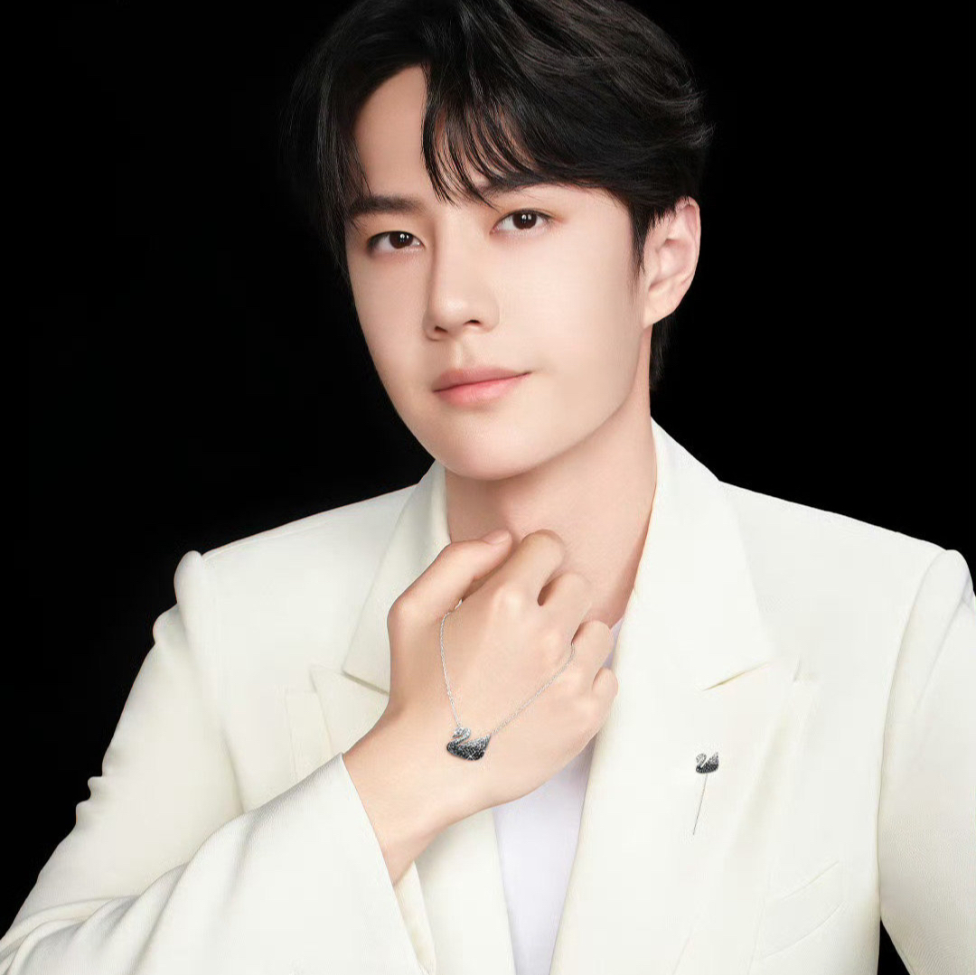 王一博物料满天飞,鸡窝头配珠宝,美出来的华丽