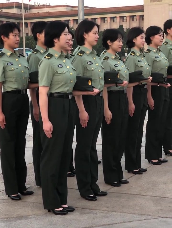 最美女兵英姿飒爽一人当兵全家光荣中国女兵