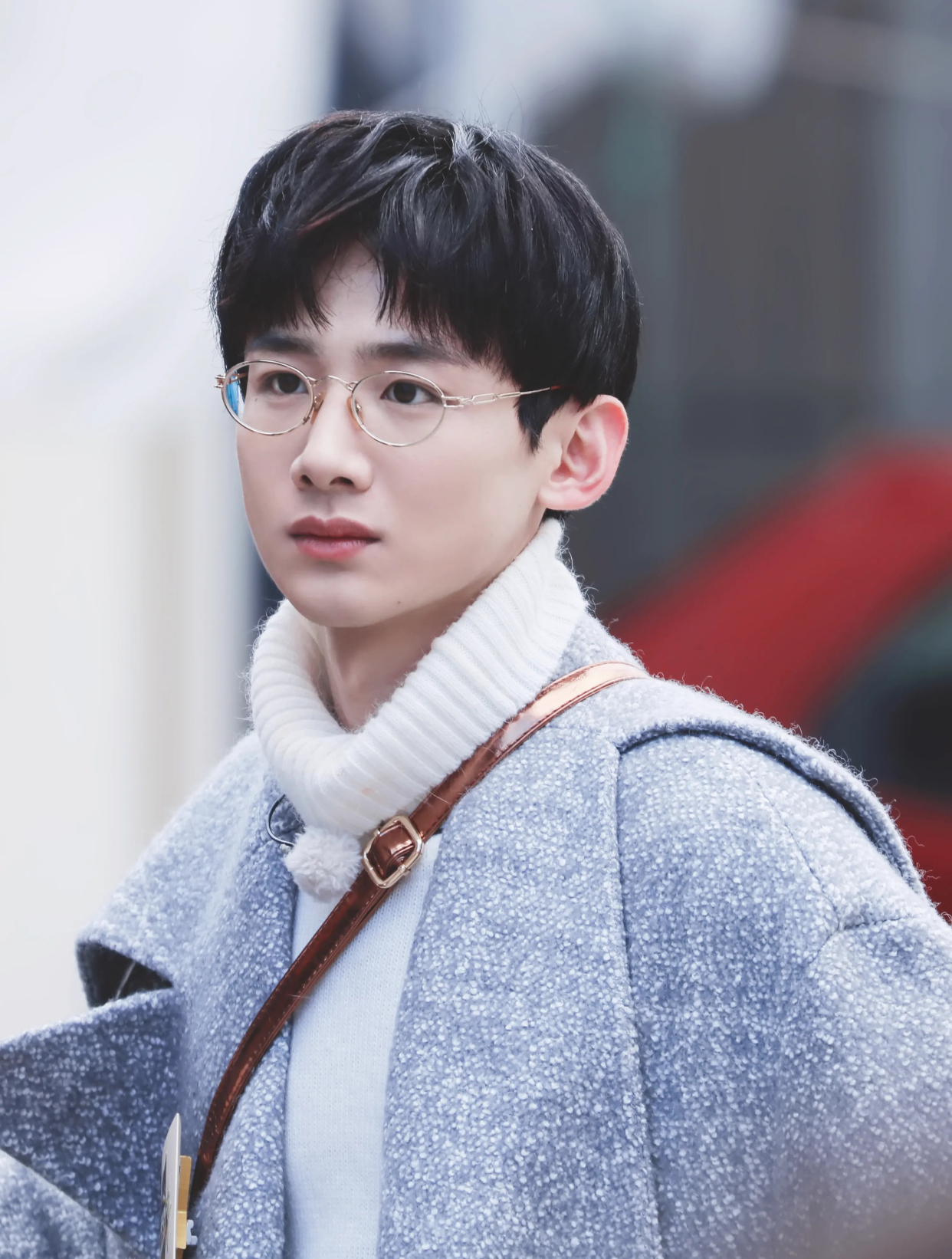 偷偷告诉你,你与斯文败类只差一个眼镜——白敬亭