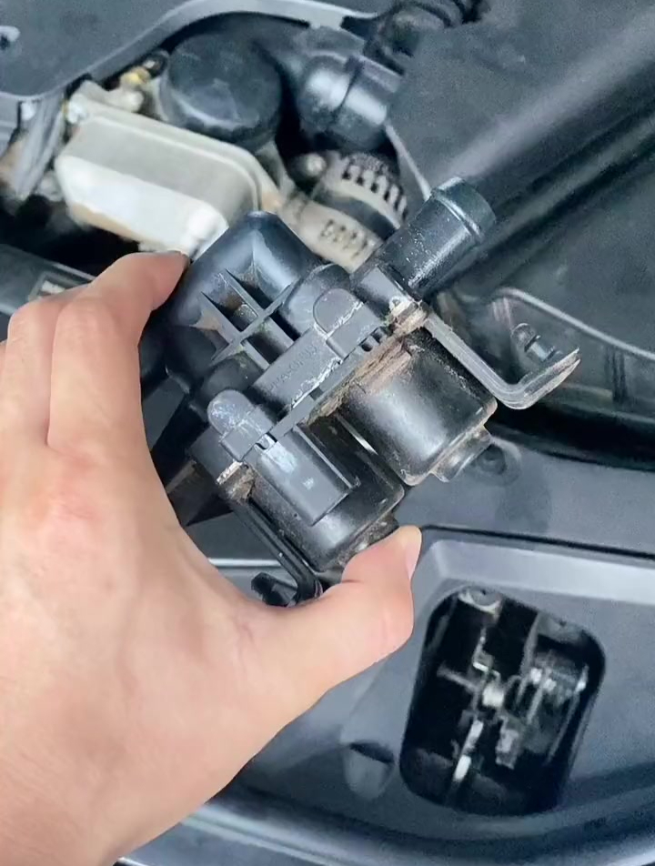 宝马车空调冰火两重天换暖风水阀解决