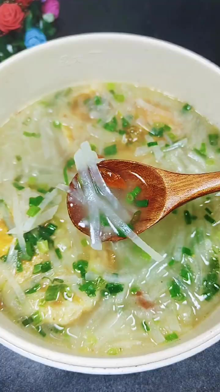 美食教程:鸡蛋萝卜汤