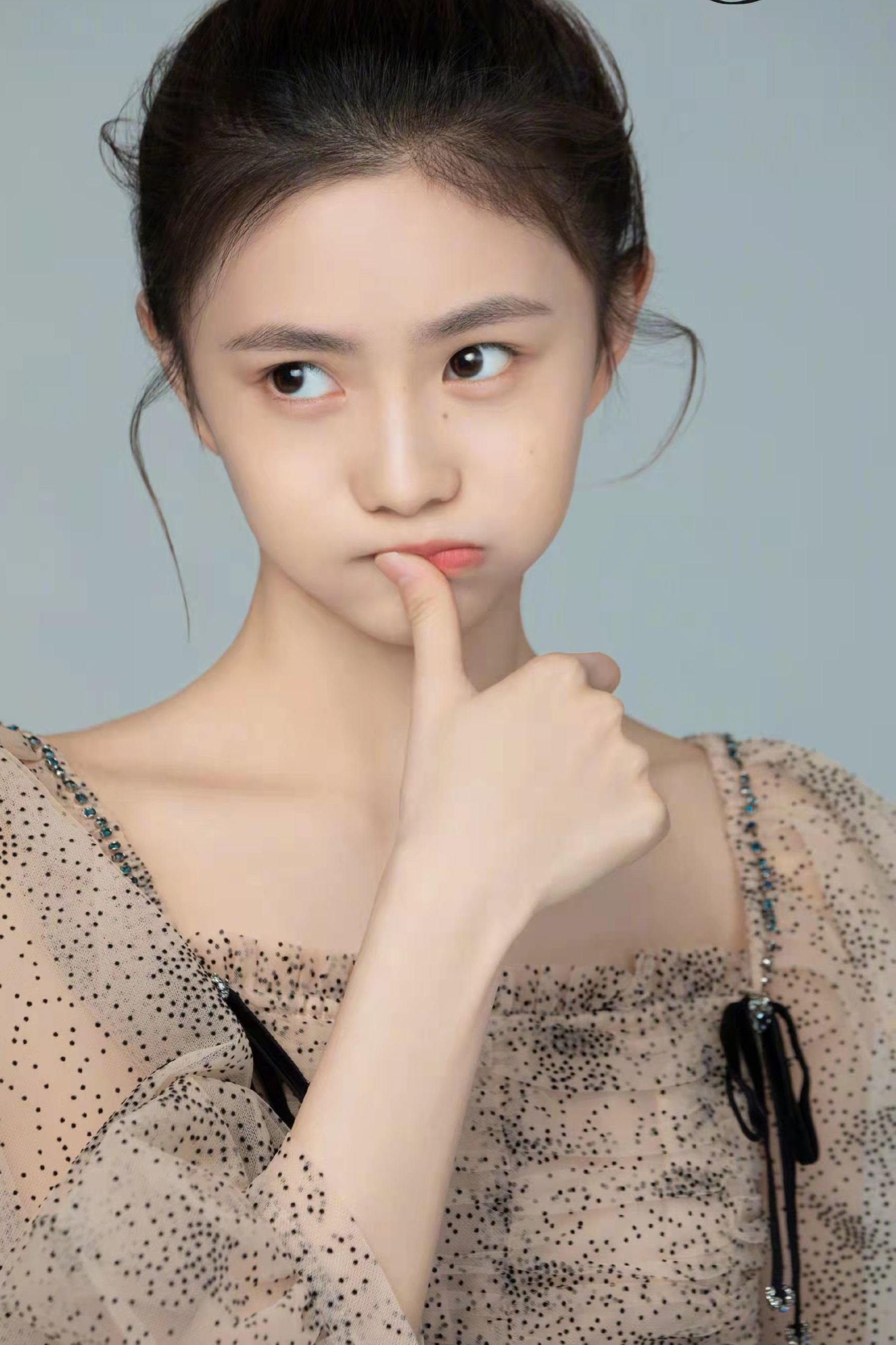 任敏拉刘浩存上热搜?被爆年龄身份背景造假,网友:谁想被屎粘上