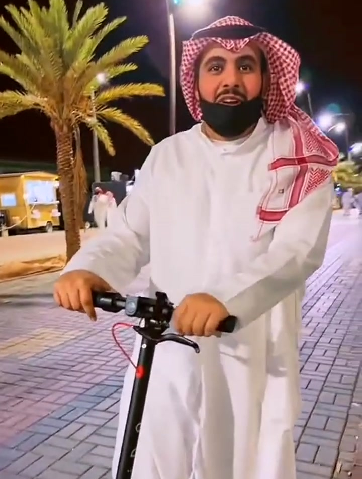 土豪的快乐你不懂 男人简单的快乐 头顶一块布全球我最富 迪拜