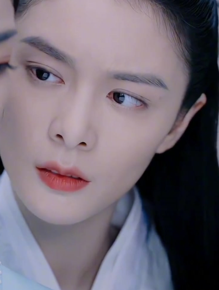 傅菁这样英气的眉眼,深情的眼神,直接给我整破防了