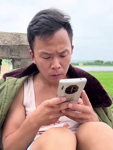 2022-08-110消不愁0粉丝  关注虎鲸在水族馆表演才艺,每次跃起总会望