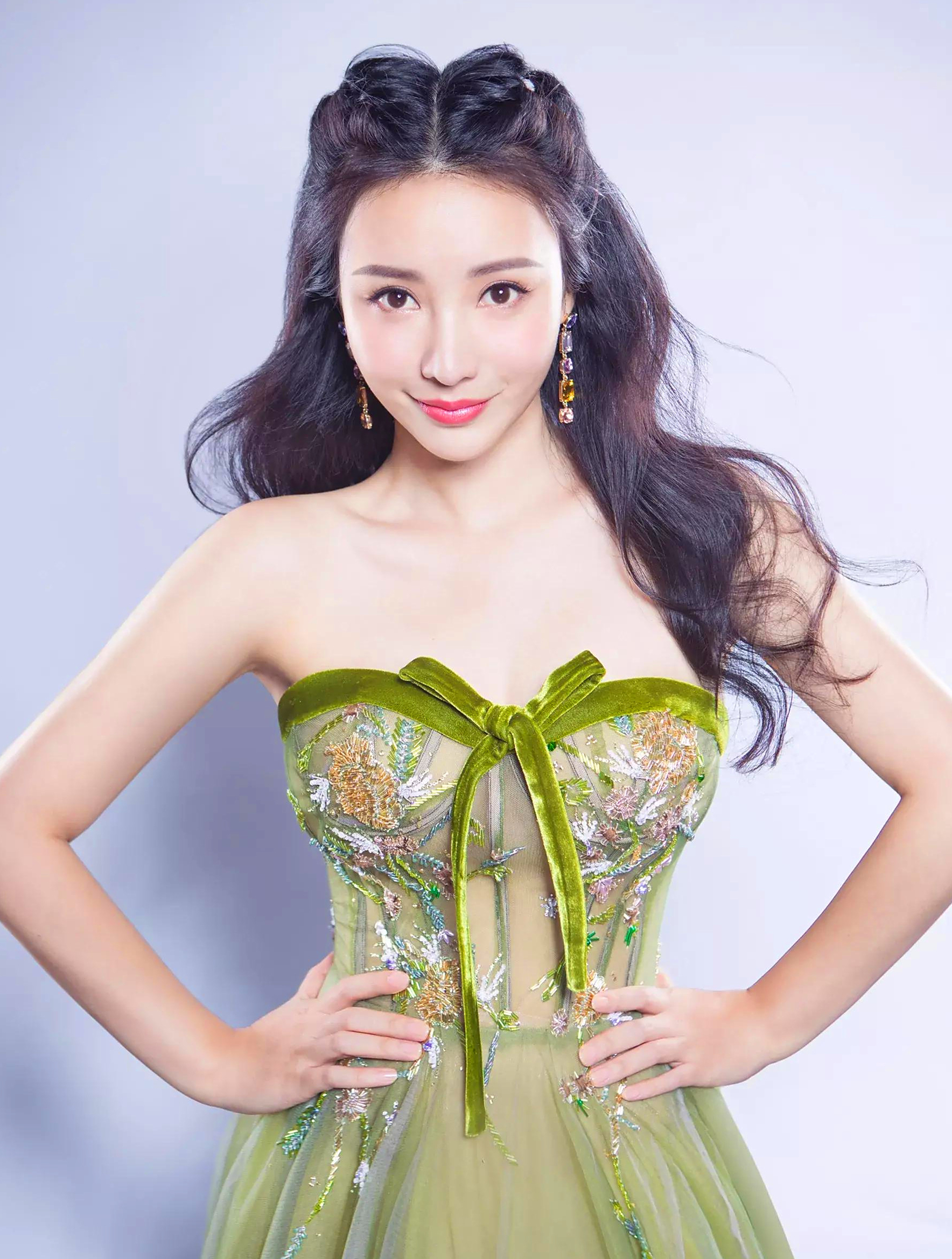 柳岩就是《性感》标签,柳岩声称自己很保守,暴露只是工作所需-度小视