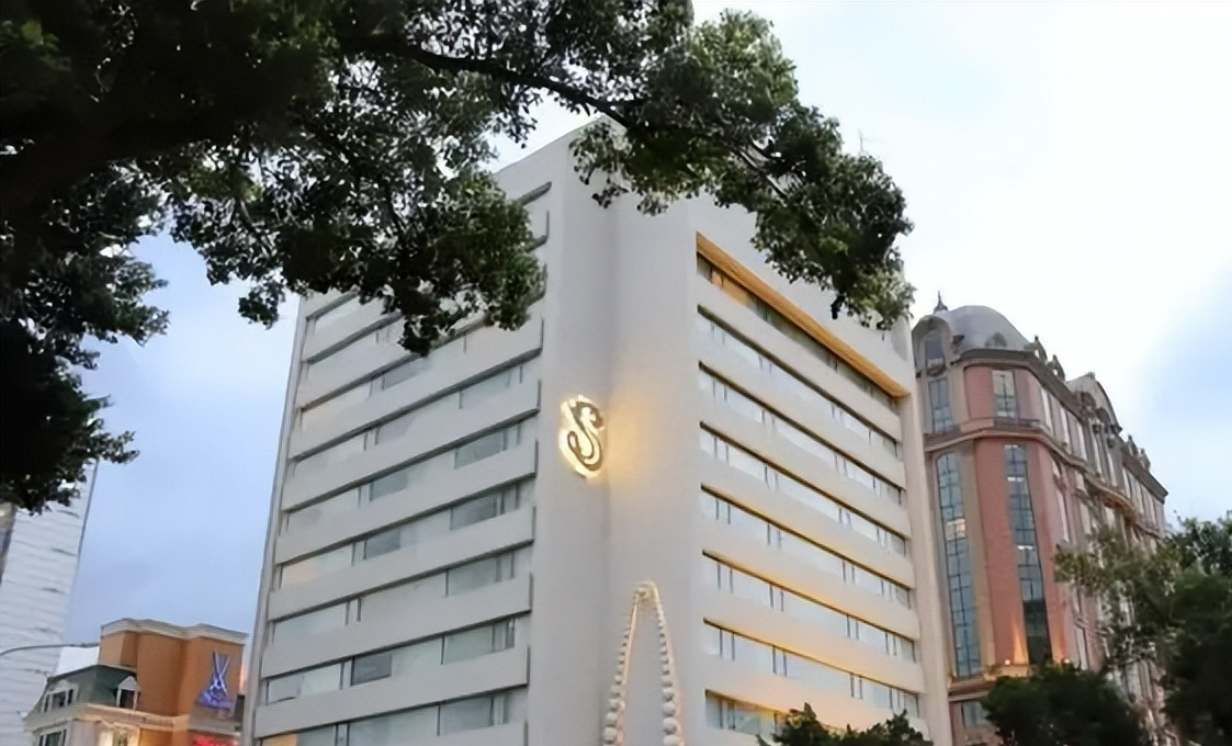 汪小菲台北出庭神情愉悦!深夜晒s酒店深情发文,疑似还爱着大s