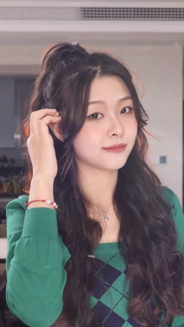 女团同款半高马尾,轻松get高颅顶