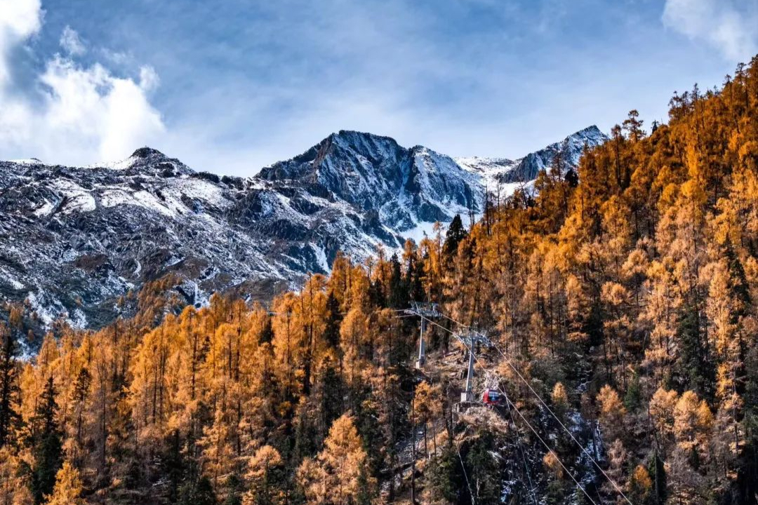 十一月去四川黑水县达古冰川山顶看雪