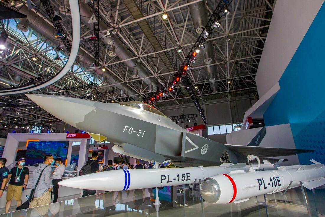 美aim-260空空导弹投产,射程超过260公里,声称一发击落歼-20?