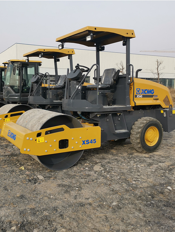 徐工集团xs45型4吨单钢轮小型压路机 试车中-度小视