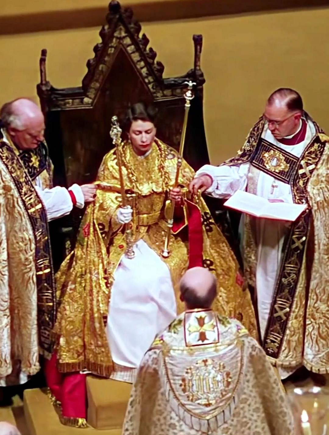 1953年英国女王登基全过程:场面极为隆重,女王美艳至极3