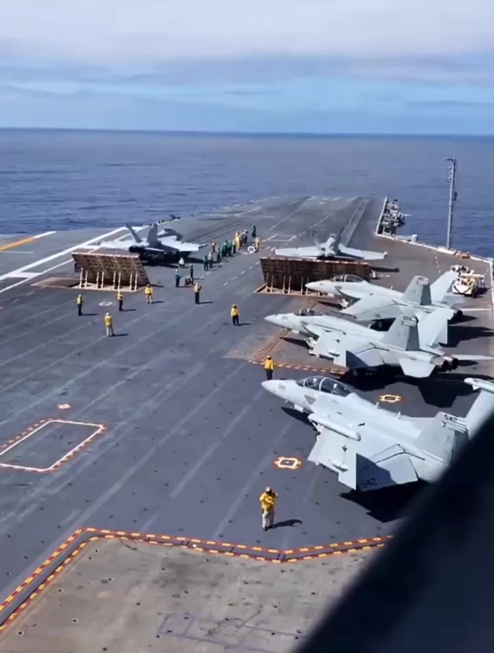 航母战机弹射式起飞