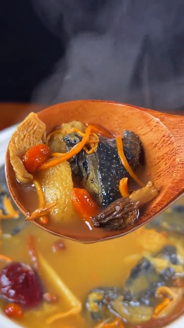 松茸菌菇乌鸡汤