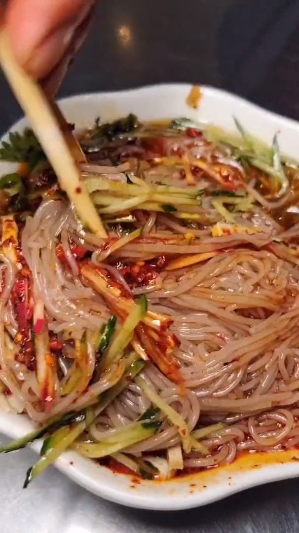 凉拌荞麦大冷面