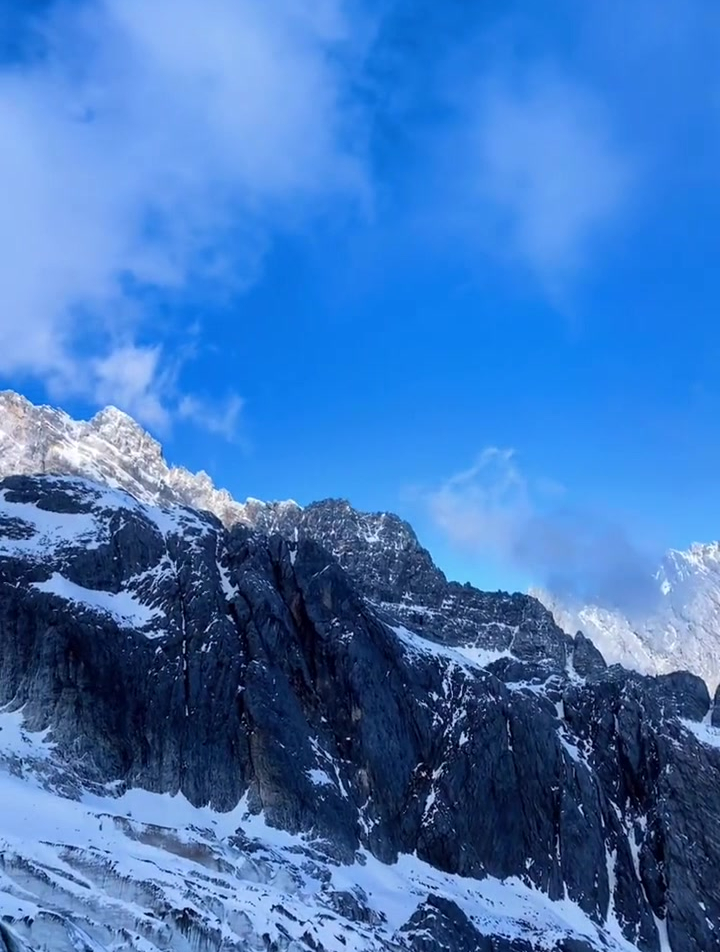 雪山依然巍峨壮丽,震撼无比,荡气回肠