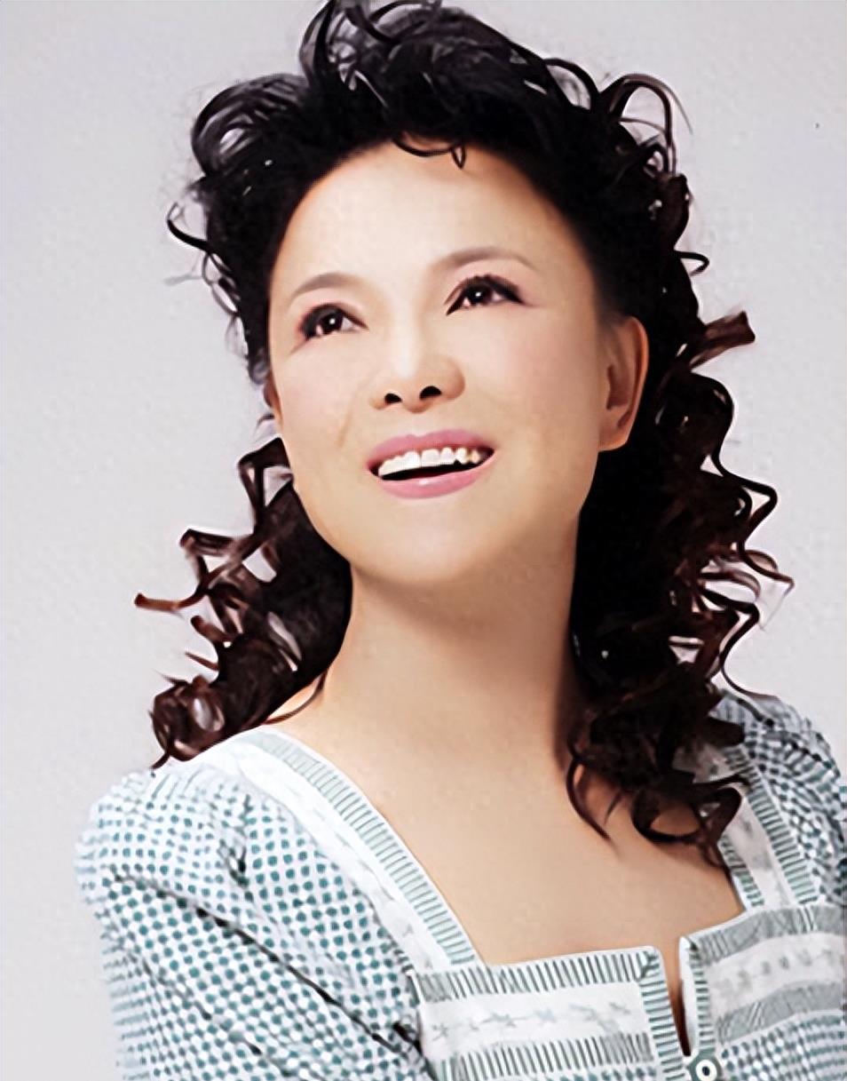 歌唱家佟铁鑫的妻子图片