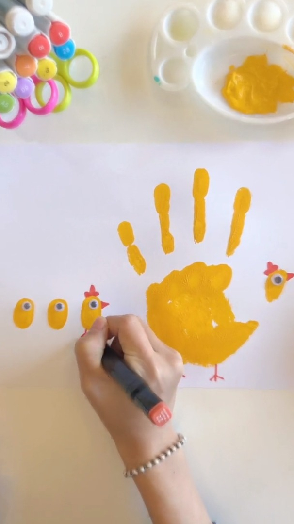 超级简单的手指画 小鸡一家 来啦!手印画 感恩节手工 创意美术-度小视