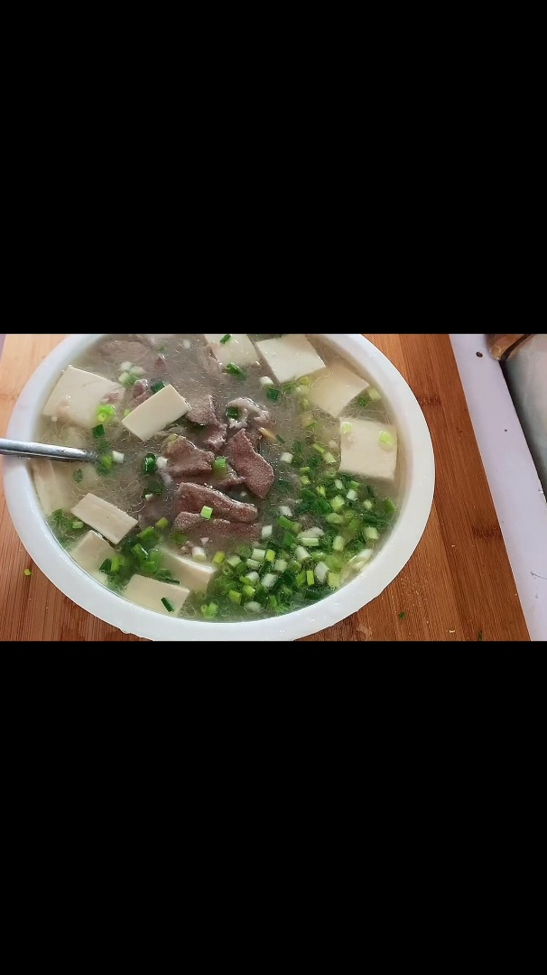猪肝瘦肉豆腐汤,我家经常做,不但好吃营养价值还特别高